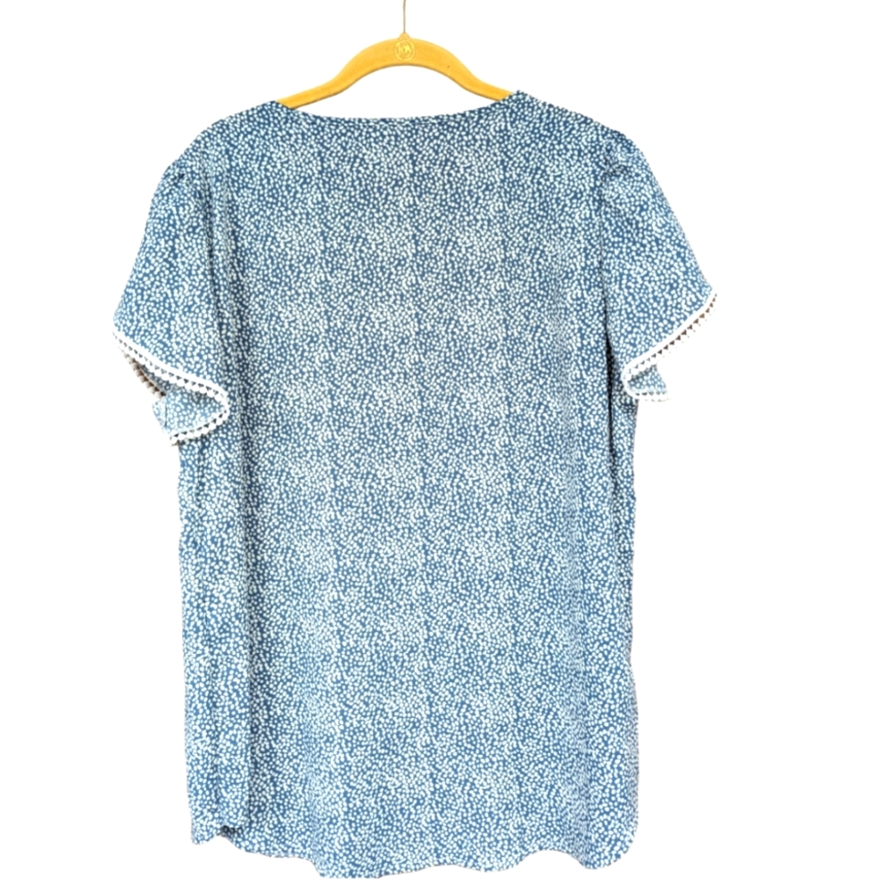 Blouse. Short sleeve. Adorable sleeve detail. - Picture 3 of 5